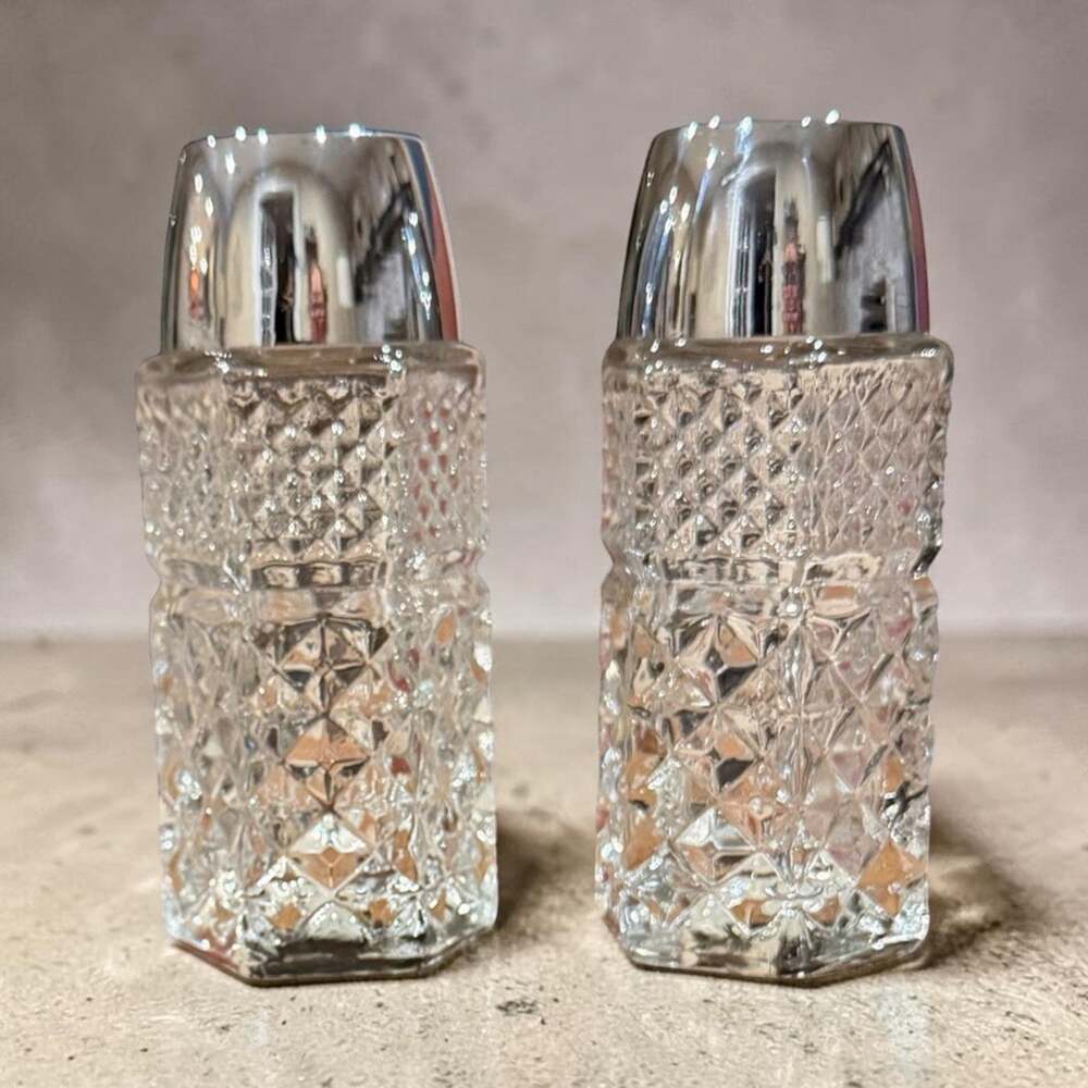 Vintage Anchor Hocking Wexford Glass Salt Pepper Shakers Classic Metal Lids New